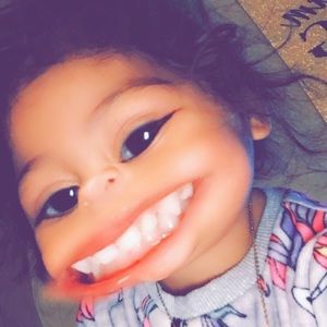 Meet your Posher, Emely